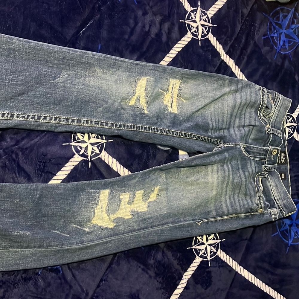 Am selling some buckle black